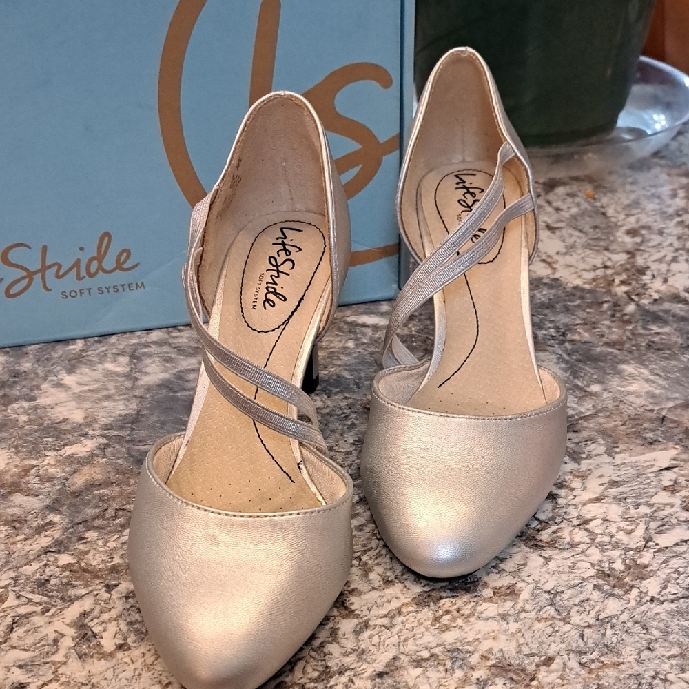 NWT Life Stride Women's Metallic Heels W/Box - Picture 2 of 6